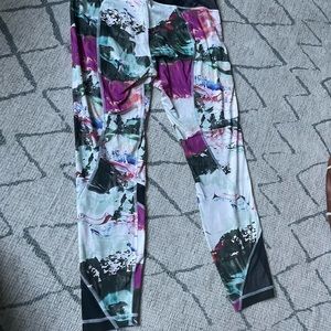 Lululemon tights size 8 ink pattern